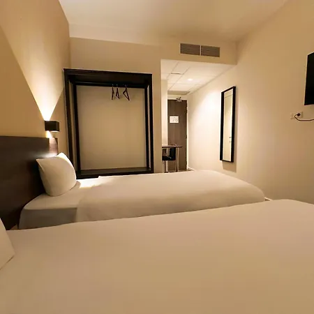 Hotelux Amsterdam Airport 3*