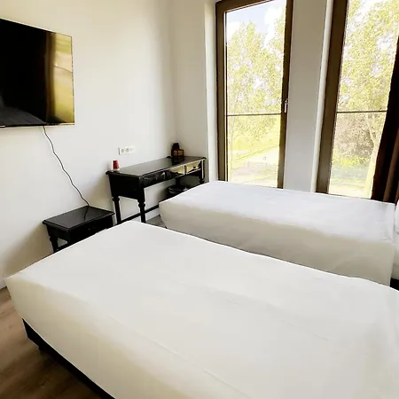 Hotelux Amsterdam Airport 3*