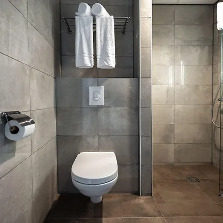 Hotelux Amsterdam Airport 3*