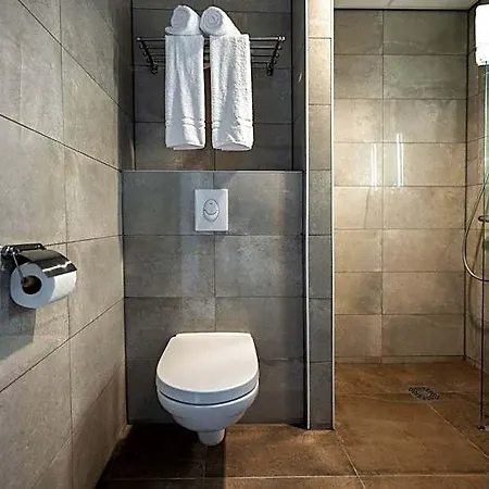 Hotelux Amsterdam Airport 3*