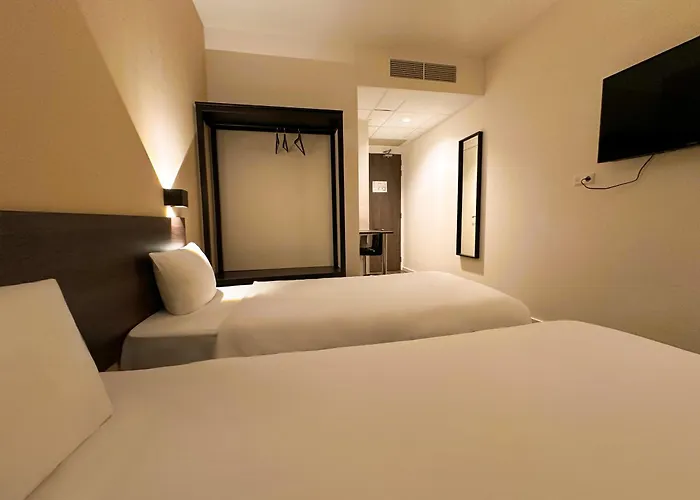 Hotelux Amsterdam Airport 3*